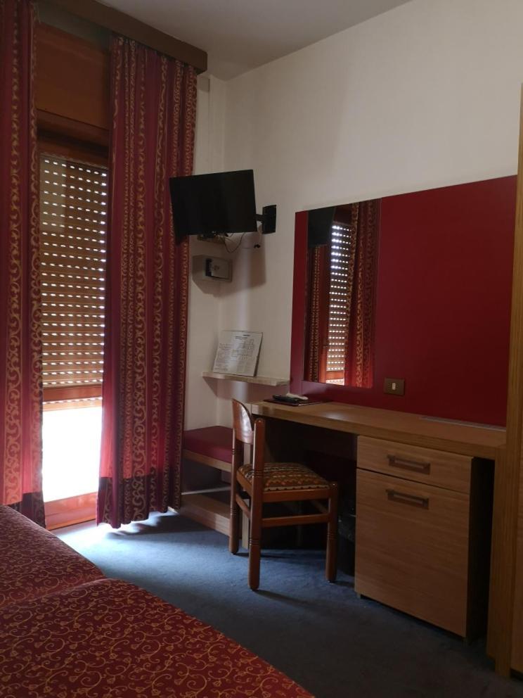 Hotel Alpi Malcesine Værelse billede